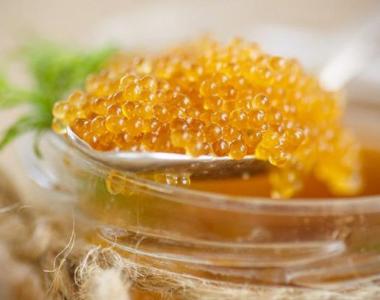 Cómo salar simplemente el caviar en casa: una receta universal